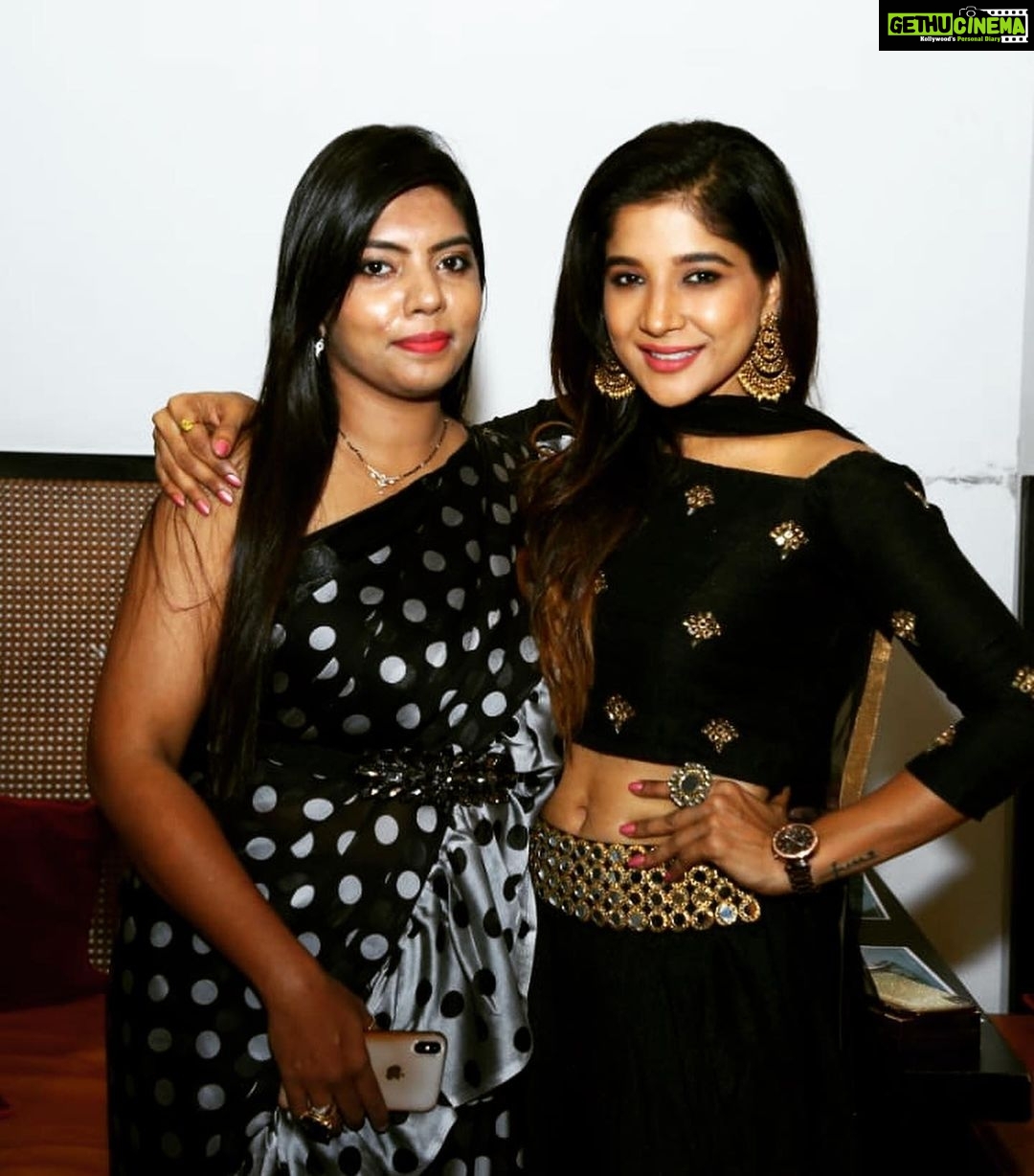 Sakshi Agarwal Instagram - 🖤Black🖤 #biggboss3 #biggbosstamil #biggboss