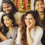 Sakshi Agarwal Instagram - What can get better than bonding over food with loved ones! @cherandirector @_mylifesbeautiful_ @sherinshringar #family #friends #love #food #bonding #momentslikethese #neverchange #truelove Nungambakkamm