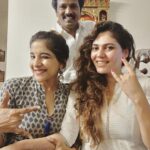 Sakshi Agarwal Instagram - What can get better than bonding over food with loved ones! @cherandirector @_mylifesbeautiful_ @sherinshringar #family #friends #love #food #bonding #momentslikethese #neverchange #truelove Nungambakkamm