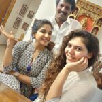 Sakshi Agarwal Instagram - What can get better than bonding over food with loved ones! @cherandirector @_mylifesbeautiful_ @sherinshringar #family #friends #love #food #bonding #momentslikethese #neverchange #truelove Nungambakkamm