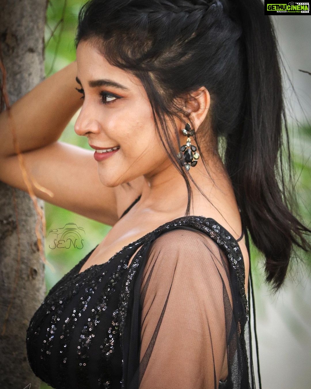 Sakshi Agarwal Instagram - Just me and my happiness in black❤️ . #aranmanai3 #pressmeet #candid #goodday #myfavoutfit❤️ . @sensphotography_ Chennai, India
