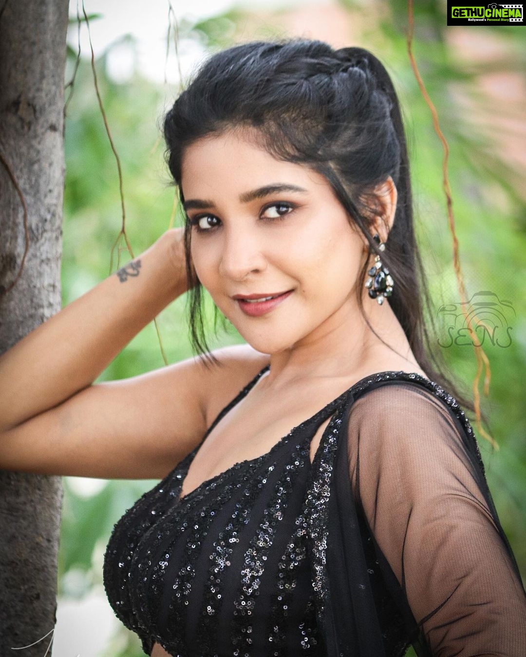 Sakshi Agarwal Instagram - Just me and my happiness in black❤️ . #aranmanai3 #pressmeet #candid #goodday #myfavoutfit❤️ . @sensphotography_ Chennai, India