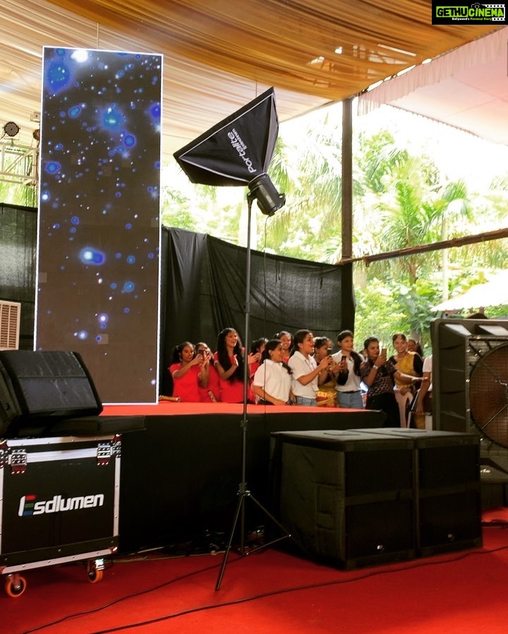 Sakshi Agarwal Instagram - Wow!!! What a college and what a crowd!! Loved it totally❤️❤️❤️ #sss college @pushplatahairandmakeup @shasunjain #sakshiagarwal #college #actress #kollywood #shreyas2019 @proyuvraaj Shri Shankarlal Sundarbai Shasun Jain College for Women