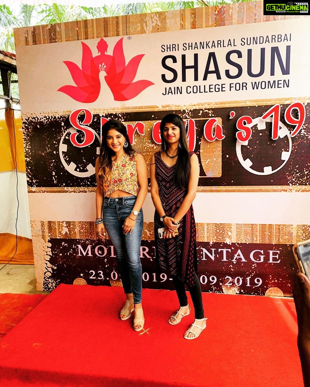 Sakshi Agarwal Instagram - Wow!!! What a college and what a crowd!! Loved it totally❤️❤️❤️ #sss college @pushplatahairandmakeup @shasunjain #sakshiagarwal #college #actress #kollywood #shreyas2019 @proyuvraaj Shri Shankarlal Sundarbai Shasun Jain College for Women