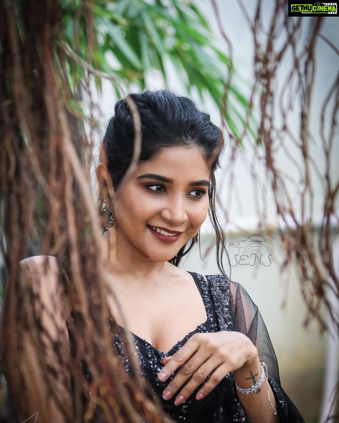Sakshi Agarwal Instagram - Just me and my happiness in black❤️ . #aranmanai3 #pressmeet #candid #goodday #myfavoutfit❤️ . @sensphotography_ Chennai, India
