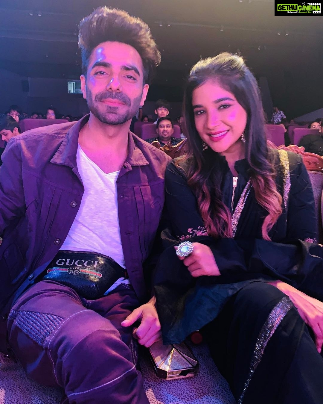 Sakshi Agarwal Instagram - Judging the event with @aparshakti_khurana Thank you guys❤️❤️ @pushplatahairandmakeup @fab_faizaaestheticboutique