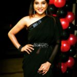 Sakshi Agarwal Instagram - Happy moments❤️❤️ @fathi_hairandmakeup @fab_faizaaestheticboutique