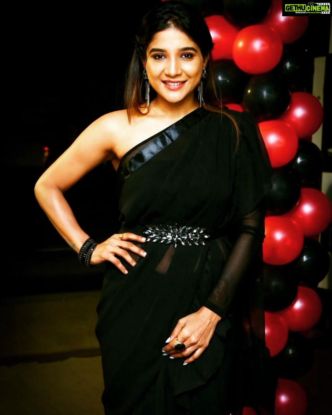 Sakshi Agarwal Instagram - Happy moments❤️❤️ @fathi_hairandmakeup @fab_faizaaestheticboutique