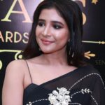 Sakshi Agarwal Instagram - Just me and my happiness in black❤️ . #aranmanai3 #pressmeet #candid #goodday #myfavoutfit❤️ . @sensphotography_ Chennai, India