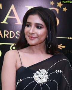 Sakshi Agarwal Instagram - Just me and my happiness in black❤️ . #aranmanai3 #pressmeet #candid #goodday #myfavoutfit❤️ . @sensphotography_ Chennai, India