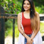 Sakshi Agarwal Instagram - #sakshiagarwal #sakshiagarwalarmy #sakshiagarwalfans #actor #kollywood #actress #bigboss #bigbosstamil #kodaidiaries #bigbossseason3 #spreadlove #happyness #spreadpositivevibes #sakshiagarwal Photography : @deepak_durai_photography Makeup : @yanaczu Styling : @n.aveena @sairam_krishnan Kodaikanal- Princess of Hills