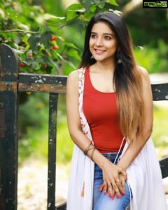 Sakshi Agarwal Instagram - #sakshiagarwal #sakshiagarwalarmy #sakshiagarwalfans #actor #kollywood #actress #bigboss #bigbosstamil #kodaidiaries #bigbossseason3 #spreadlove #happyness #spreadpositivevibes #sakshiagarwal Photography : @deepak_durai_photography Makeup : @yanaczu Styling : @n.aveena @sairam_krishnan Kodaikanal- Princess of Hills