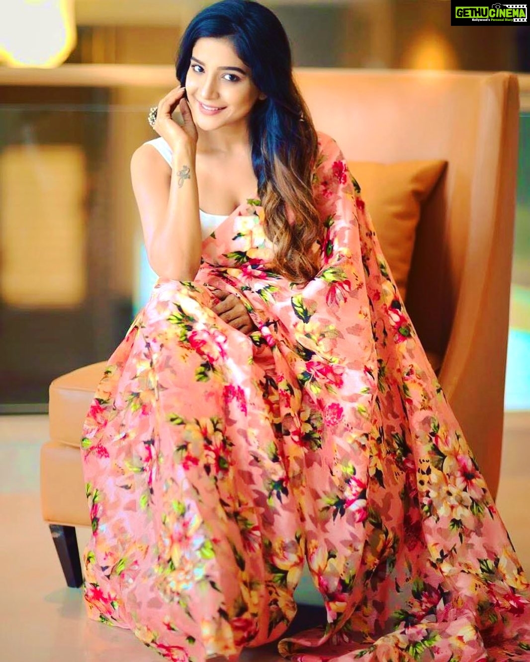Sakshi Agarwal Instagram - Be the kind of person that makes other people want to up their game✨❤️ For al my pretty ladies out there🧚♀️🧚♀️
