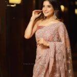 Sakshi Agarwal Instagram - She wore the midnight moon in her heart and nothing else💫💫💫💫💫 @deepak_durai_photography @fathi_hairandmakeup @pushplatahairandmakeup @fab_faizaaestheticboutique @hiltonhotels @whiteshadowindia @sairam_krishnan @proyuvraaj @fab_faizaaestheticboutique Hilton Chennai