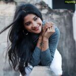 Sakshi Agarwal Instagram - Had to post this before I sleep after a crazy night of shoot❤️ . @hakunamatata_sai @prayaga_artistry @tisisnaveen . #candidshots #rawme #terraceshoot Chennai, India