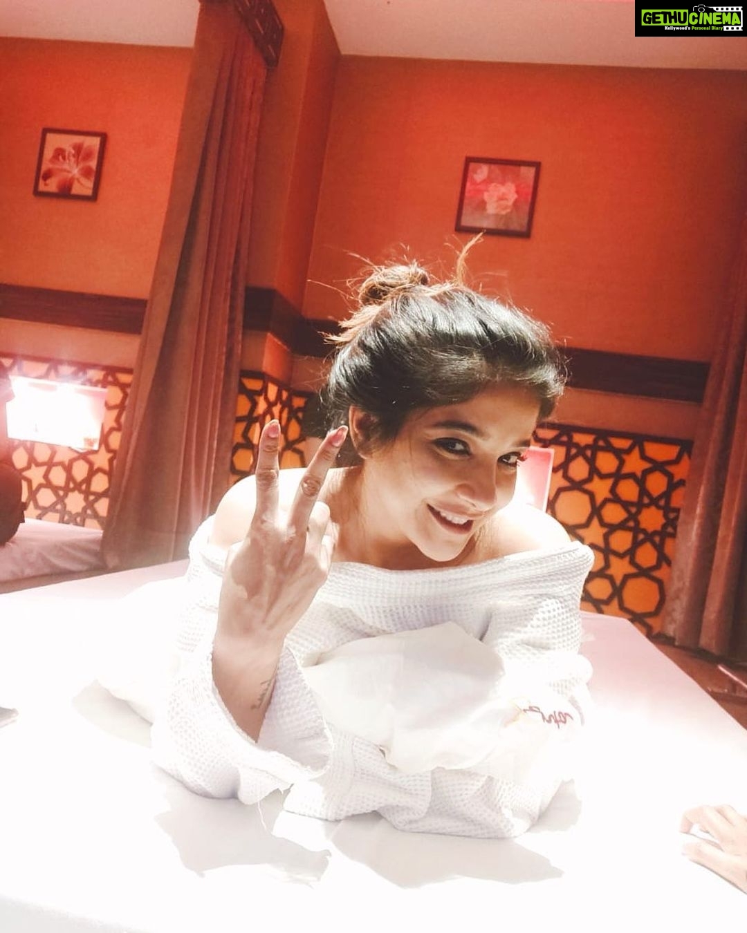 Sakshi Agarwal Instagram - Spa time inbetween shots☺️☺️☺️☺️