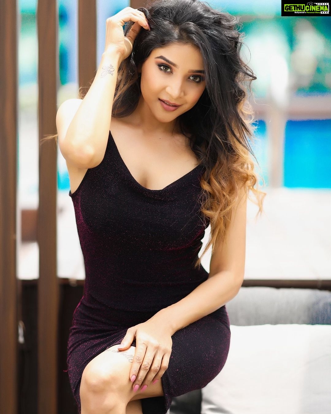 Sakshi Agarwal Instagram - 💥Magic around me💥 @deepak_durai_photography @fathi_hairandmakeup @pushplatahairandmakeup @sairam_krishnan #swag #instafashion #instapic #standyourground #dontcare #loveyourself #sway #happygirls #maketheworldsmile #weekendvibes #instagram #instastyles #fashion #photoshoot #actress #kollywood #mollywood #dreamer #beautiful #attitude #indian #feelingreat #mojo #neverlookback #winning🏆 @proyuvraaj @indiancinemagallery_official @mollywoodtimesonline @news_bugs @cinema_woods @kollywoodsactress #awesome #slay #princess #sakshiagarwal @forever21 #novotelhotel @filmifriday Novotel Chennai Chamiers Road