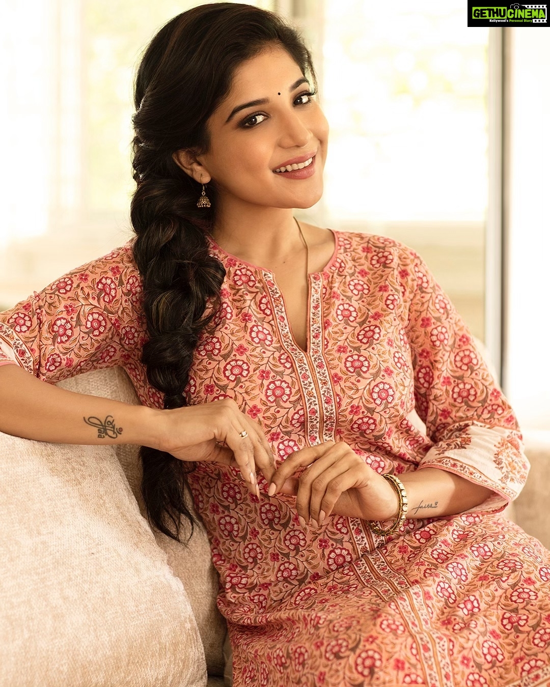 Sakshi Agarwal Instagram - 🧚♀️🧚♀️ Pic by : @venketramg Mua : @makeupbynagesh09 Styling : @shruticharan