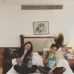 Sakshi Agarwal Instagram – #selfmotivating #memoriestolastalifetime #worksndfun #happydaysandmoretocome #keepingitsimple #dancetillyoudrop #thankyounext #brokenmattresssprings #jumphigher #nonstopmasti #livelifetothefullest @yanaczu