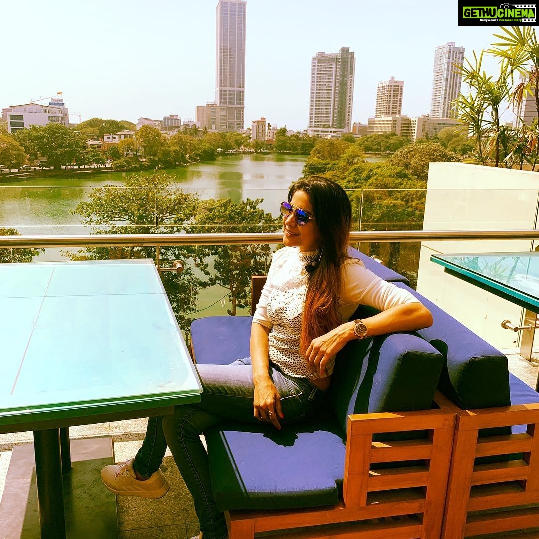 Sakshi Agarwal Instagram - #srilanka #diaries #soak #absorb #goodness #travelholic #instapic #travellingislife Colombo City Centre