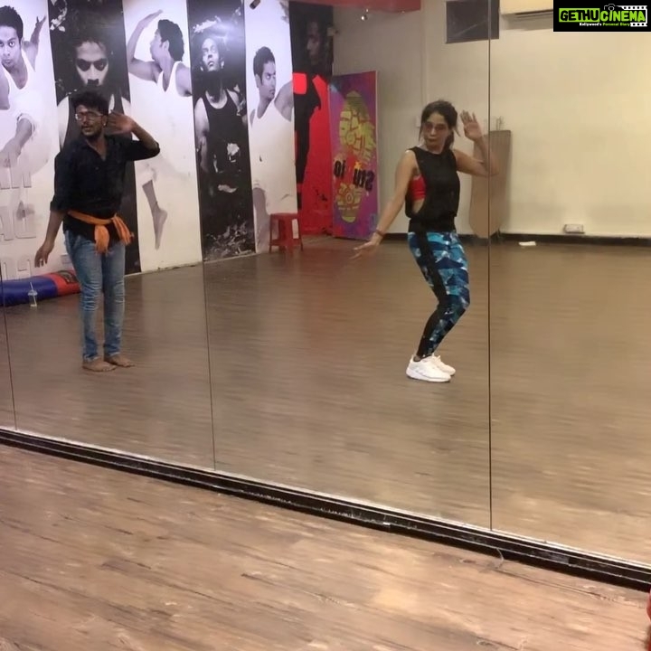 Sakshi Agarwal Instagram - #crazy #dance #rehearsals @countryclubofficial #danceorgasm #dancetokill #dancechallenge