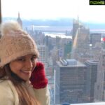 Sakshi Agarwal Instagram - Miss those lovely days!!! #memories #goodtime #traveller #adventurer #instavideo #rockfellercenter #travelalone #explorer #throwback #empirestatebuilding #friggingcold Newyork Manhattan