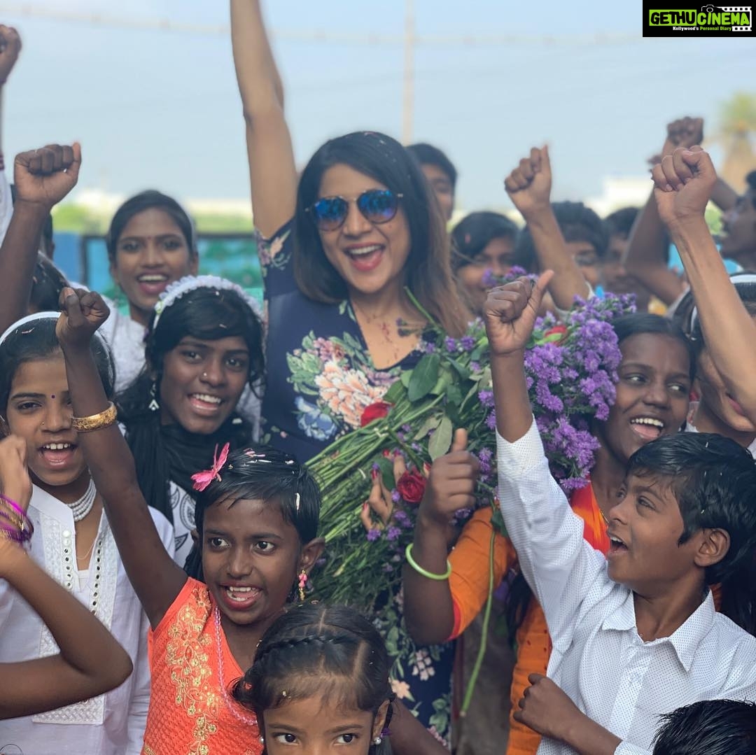 Sakshi Agarwal Instagram - 🧚♀️🧚♀️🧚♀️🧚♀️🧚♀️ #addingsmilesfactory #goodness #spreadlove #spreadhappiness #fairylike makeadifference #addingsmiles