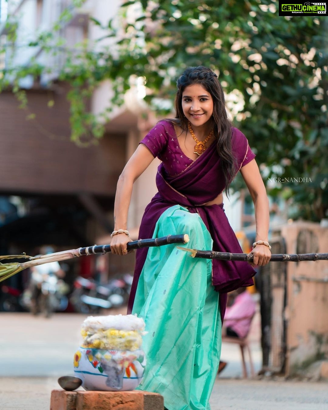 Sakshi Agarwal Instagram - May the sweetness of bursting milk and sugarcane fill your home with consonance and happiness. Wishing you the best and prosperous Pongal! . Breaking this one for you my insta fam! . #pongal2022 #happypongal #pongalvibes #sugarcanebreak #halfsaree #sakshiagarwal #kollywood #biggboss . @ngrnandha @nfc_navyathafashioncouture @beautybeyondglam @tisisnaveen @pugazhmurugan_ Chennai, India