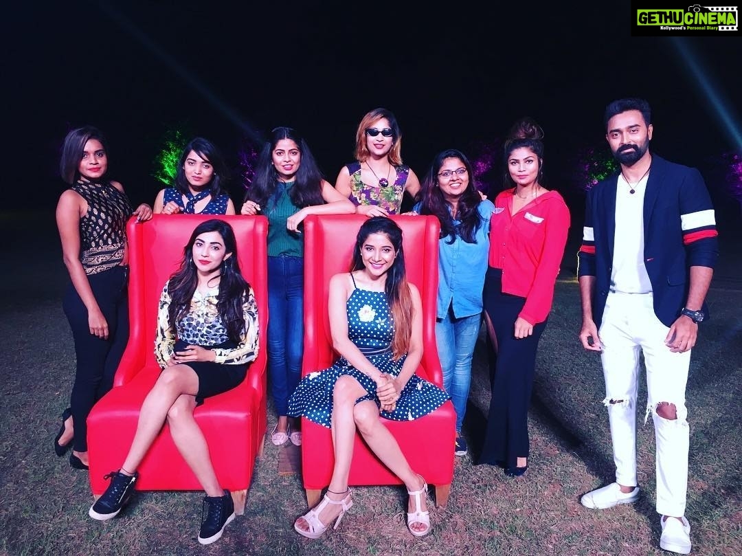 Sakshi Agarwal Instagram - #soppanasundari @sunlife_tv @sunlifetamil My excuse is that I am pretty❤️❤️ @paro_nair @prasanna_actor @dipthi3 @bavithraofficial @dimple_angelin_grashes @pavipops3 @veena_jessi