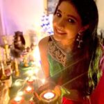 Sakshi Agarwal Instagram - Wish you all a very very happy #KarthigaiDeepam✨ . May the lights of Karthigai Deepam illuminate your life, and may you be showered with Lord Murugan's choicest blessings. . #karthikadeepam #sakshiagarwal #celebratelight #festivaloflight #indianfestival #redsaree #indiantraditionalwear #southindianfestival #KarthigaiDeepam2021 #festivaloflights Chennai, India