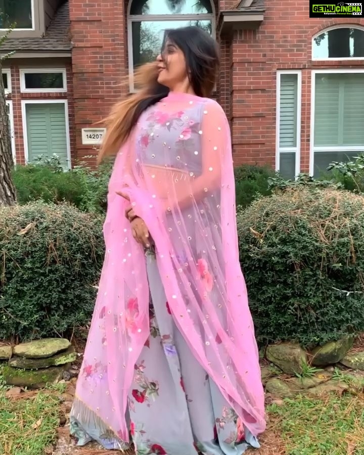 Sakshi Agarwal Instagram - @fashionkali_usa wish we used this for our shoot❤️❤️ Love the outfit Houston, Texas