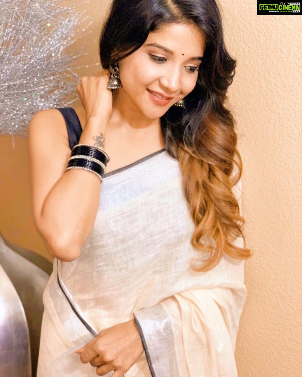 Sakshi Agarwal Instagram - Riding the airstream of awesomeness 🧚♀️🧚♀️🧚♀️🧚♀️🧚♀️🧚♀️🧚♀️🧚♀️@labelswarupa #usa #diaries #throwback