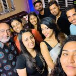 Sakshi Agarwal Instagram – #throwback #usadiaries #cast #crew #humarezamanemein #killertime #goodpeople #goodenergy #positivevibesonly #happygirlsaretheprettiest