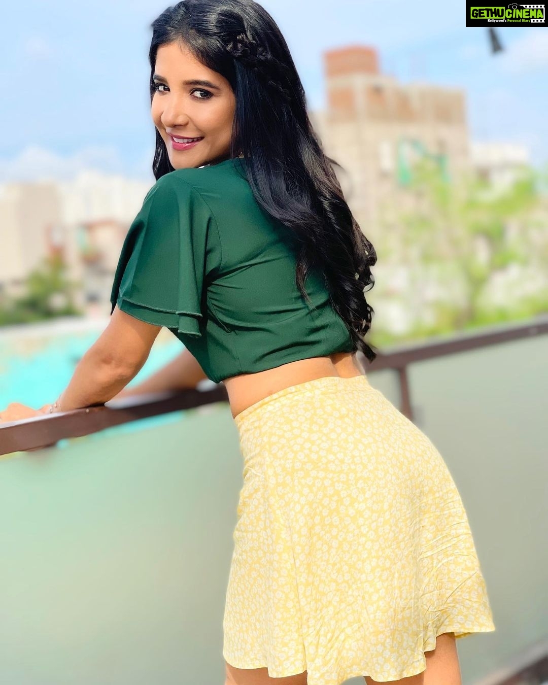 Sakshi Agarwal Instagram - No one is you and that is your super power❤️✨ . @prayaga_makeup_artist . #sakshiagarwal #onset🎥🎬 #funbetweenshoot Chennai, India