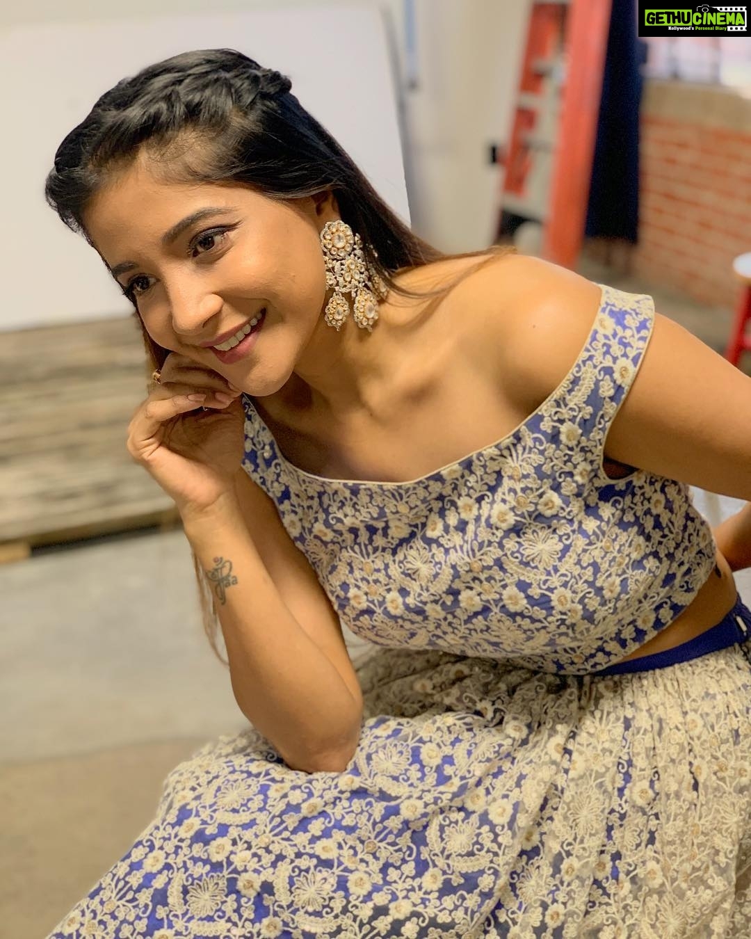 Sakshi Agarwal Instagram - usadiaries #shooting #instagood #instapicture #happydaysarehereagain @proyuvraaj 🧚♀️🧚♀️