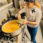 Sakshi Agarwal Instagram - #paneerbuttermasala #usadiaries 💥😘Loved every bit of cooking here💥💥 Cooked food for my friends and family here in USA:) #makeindiaproud #indianfood #instafood #cooking #stressrelief #lovecooking