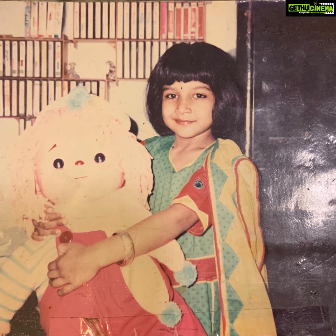 Sakshi Agarwal Instagram - Childhood was fun unlimited, bounteous shower of love and care, realm of imagination, joy of growing up! Lets live that again! Happy #childrensday #jawaharlalnehru #birthday #celebrate #childhood #memories #joyous #daysofourlives #love #happiness π§ββοΈπ§ββοΈβ¨β¨ #smirk P.S: I know that is a funny oneπππππ @proyuvraaj
