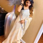 Sakshi Agarwal Instagram - ✨Let people see the real, imperfect, quirky , weird , beautiful and magical person that you are! Beauty lies in just being yourself✨ #ethnicwear #saree #linen #southindianactress #loveforsarees #instagood #instapic #usadiaries #shoot mode #staypositive #indianbeauty #traditional #southindia #candid #behindthescenes #missmycountry Love you @labelswarupa ❤️❤️❤️ So many compliments for this look🧚‍♀️🧚‍♀️