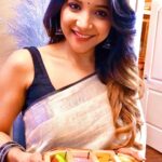 Sakshi Agarwal Instagram - 💥💥Happy Diwali to all my friends out there! Have a safe and healthy one💥💥 #shootspot #behindthescenes #usadiaries #missmycountry #nostalgic #spreadlove Thank you @swarupasathakarni for the beautiful saree❤️❤️ Just a last minute call:) looks adorable on camera:) @proyuvraaj