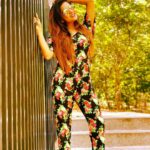 Sakshi Agarwal Instagram - 💥Wake up and be awesome💥 I miss you so much .. #indialove #indiagirl #lovemycountry #lovemyindia #nostalgicalready #florallove #jumpsuit #insta #instagood #instapic