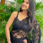 Sakshi Agarwal Instagram – Flaunting my Indian ness in black on set❤️.
.
#onset #inbetweenshots #blacksequinsaree #blacksaree #blackisbeautiful #blackisbeautiful #blackisbae
.
@fab_by_faiza
@prayaga_makeup_artist Chennai, India