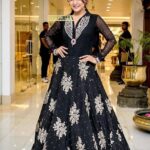 Sakshi Agarwal Instagram - For the love of traditional dresses , for all my fans out there 🙏🙏 On public demand☺️☺️ @rehanabasheerofficial #throwback @iifa
