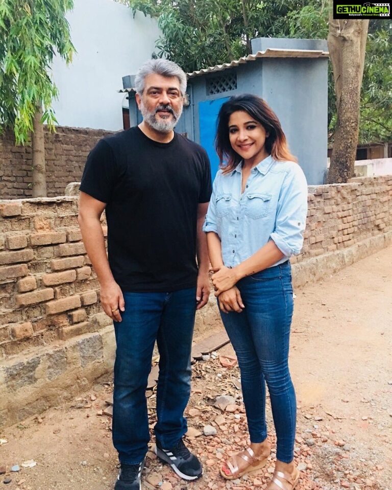 Sakshi Agarwal Instagram - Best feeling ever to meet a man of such chivalry and down to earth attitude!! Dream come true❤️❤️ #throwback #thala @ajithkumar_actor @thala_official @thalafansc @proyuvraaj