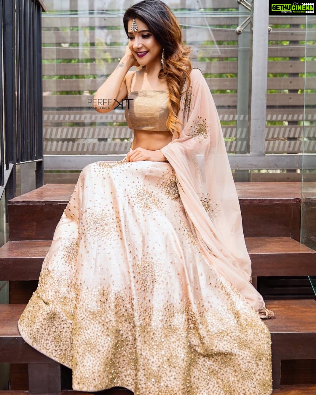 Sakshi Agarwal Instagram - @thelightweaver393 @perfektmakeover @fatiz_bridal_emporio @vijayanthirajeswar kudos to my fantastic team for such a brilliant shoot❤️❤️ #throwback #slatehotels #fatizbridalemporio Love to show the packs⭐️⭐️⭐️⭐️ @proyuvraaj