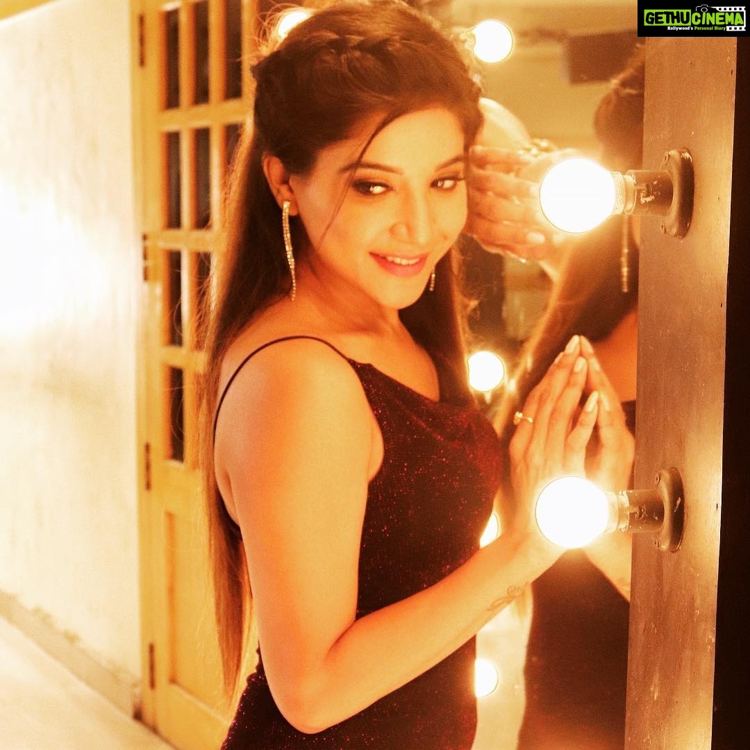 Sakshi Agarwal Instagram - @chandanramesh2493 @mosundoenmaeum ⭐️⭐️Radiate⭐️⭐️