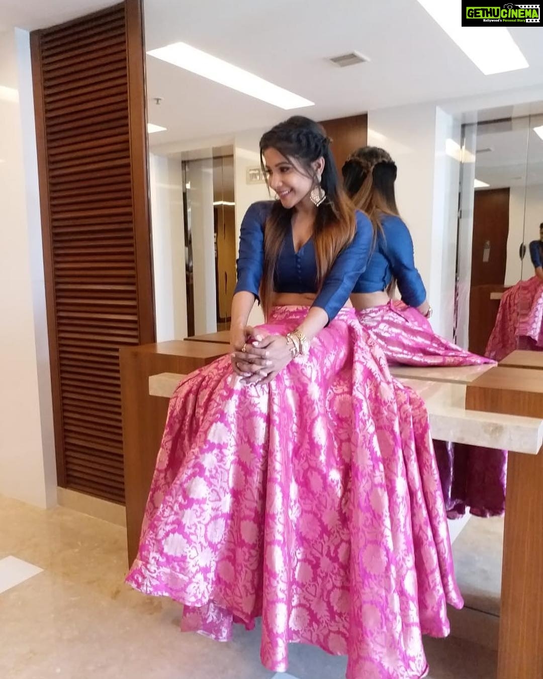 Sakshi Agarwal Instagram - I am just doing me, me, me,me! Why dont you do you😝😝 @mosundoenmaeum @proyuvraaj @vijayanthirajeswar @anjushankarofficial