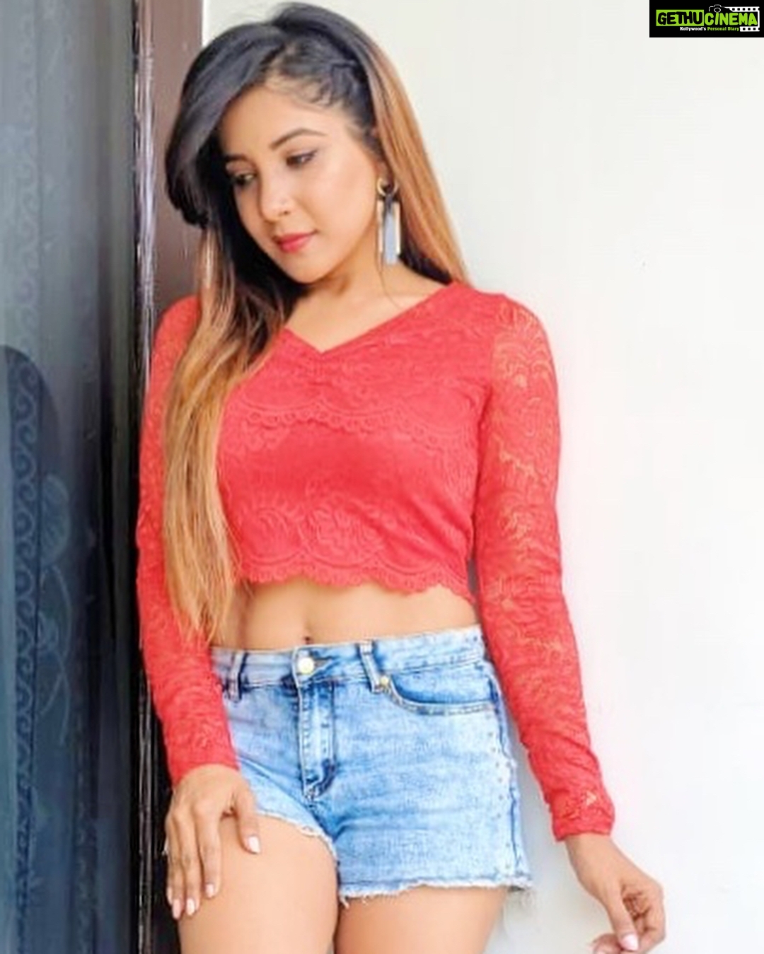 Sakshi Agarwal Instagram - My way! @sangi_avias_makeup