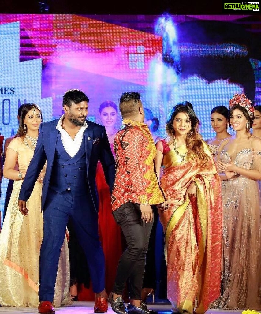 Sakshi Agarwal Instagram - When the show stops for u!