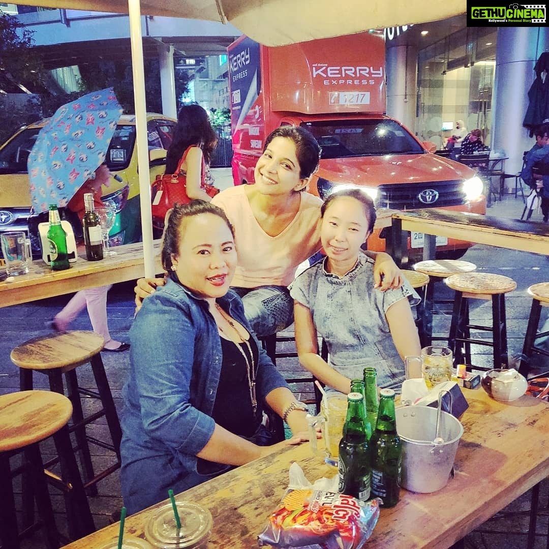 Sakshi Agarwal Instagram - Bangkok friends๐๐๐ @plasawitree