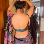 Sakshi Agarwal Instagram - A saree has the power to turn a girl next door into an artist’s muse🥰 . Wearing my moms saree❤️ . #sareelove #sareeindia #sareefashion #sareecollection #sexybackchallenge #sakshiagarwal #biggboss Chennai, India